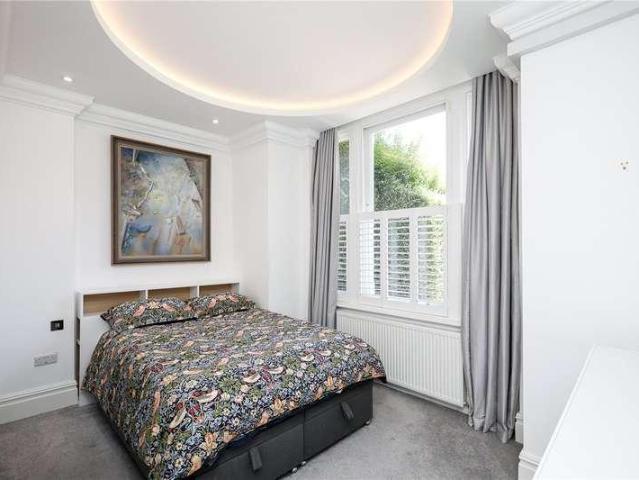 Flat for sale in London Borough of Ealing, Greater London