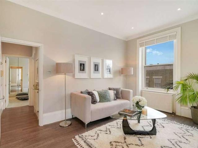 Flat for sale in Gospel Oak, Greater London
