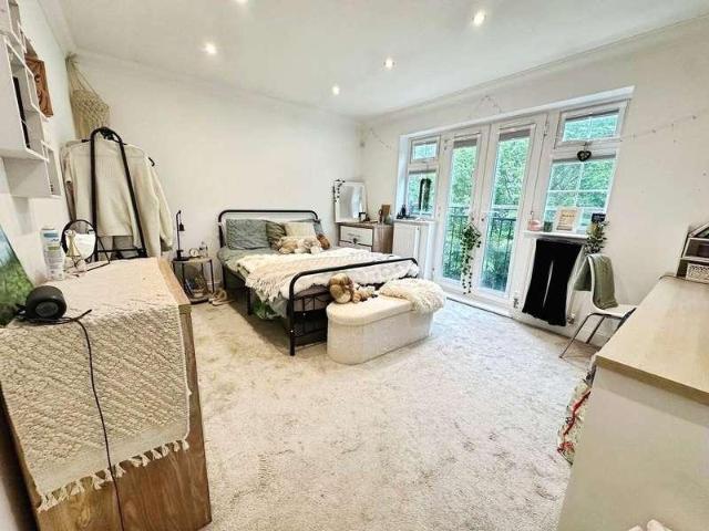 Flat for sale in Winnersh