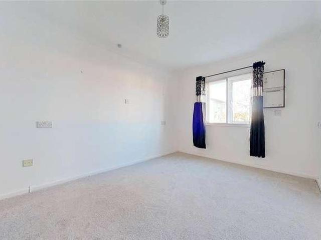 Flat for sale in Fishersgate, West Sussex
