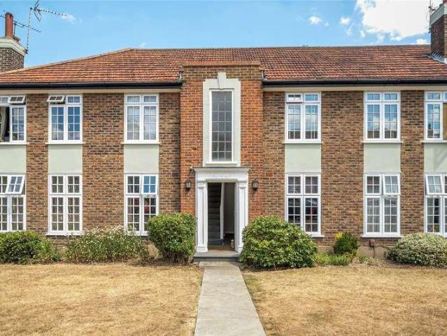 Flat for sale in Thames Ditton, Thames Ditton
