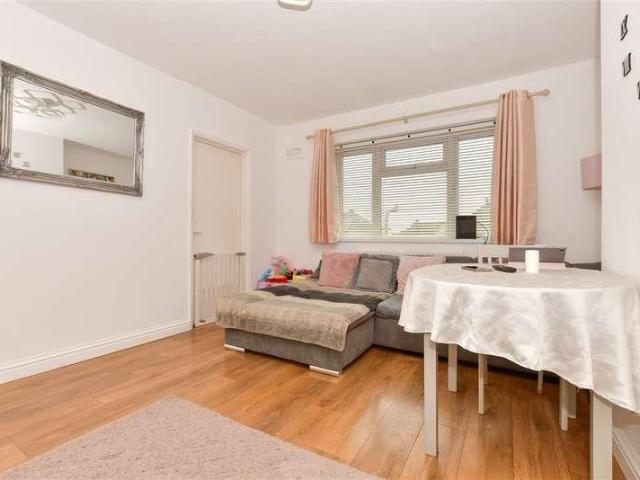 Flat for sale in Newington, Acol