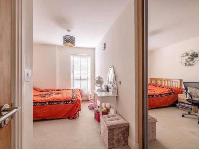 Flat for sale in Slough