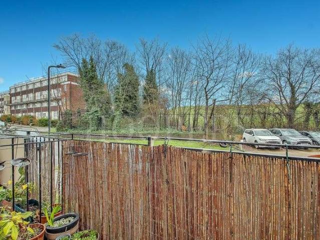 Flat for sale in Dollis Hill, Greater London