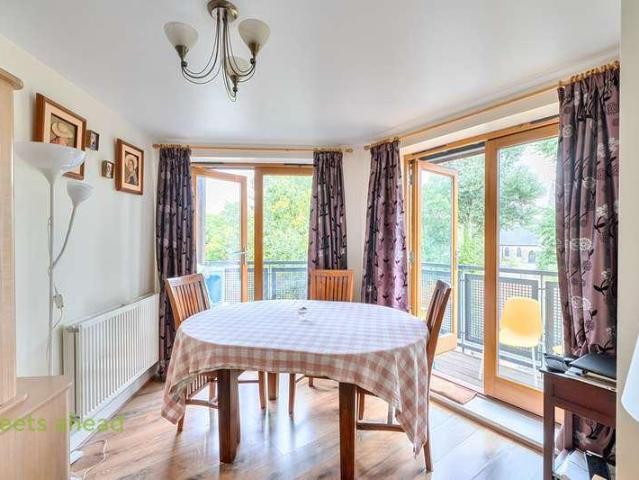 Flat for sale in London Borough of Croydon, Greater London