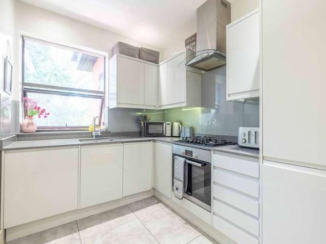 Flat for sale in Clewer Village, Windsor