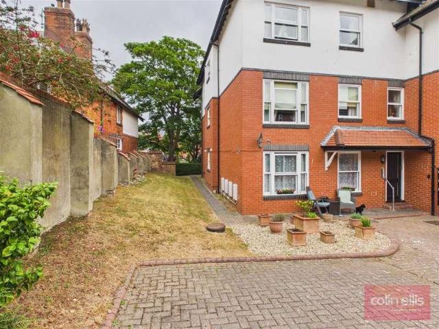 Flat for sale in South Cliff, Kepwick