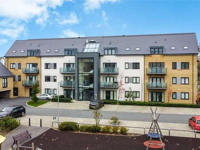 Flat for sale in Whitley Wood, Reading