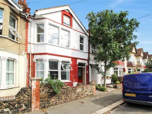 Flat for sale in Alton Barnes, Essex