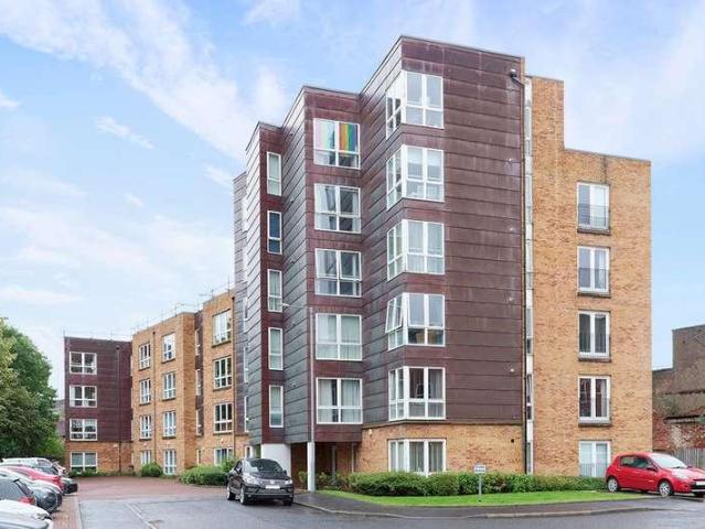 Flat for sale in Calton, Glasgow