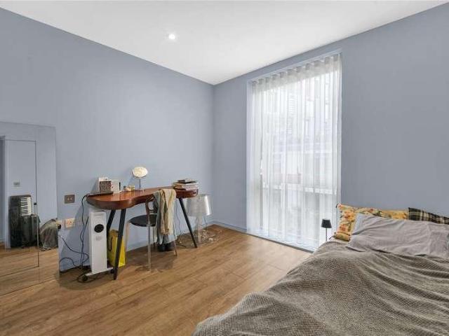 Flat for sale in London Borough of Hackney, Greater London