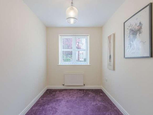 Flat for sale in Kettlebrook, Staffordshire