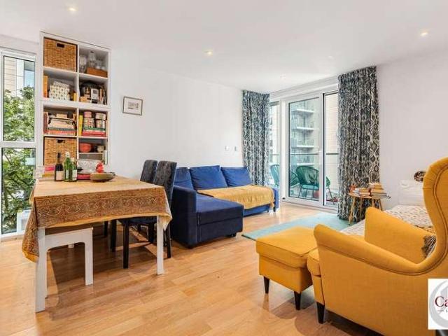 Flat for sale in Manor House, Greater London