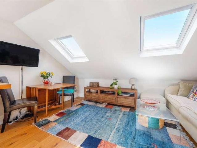 Flat for sale in London Borough of Southwark, Greater London