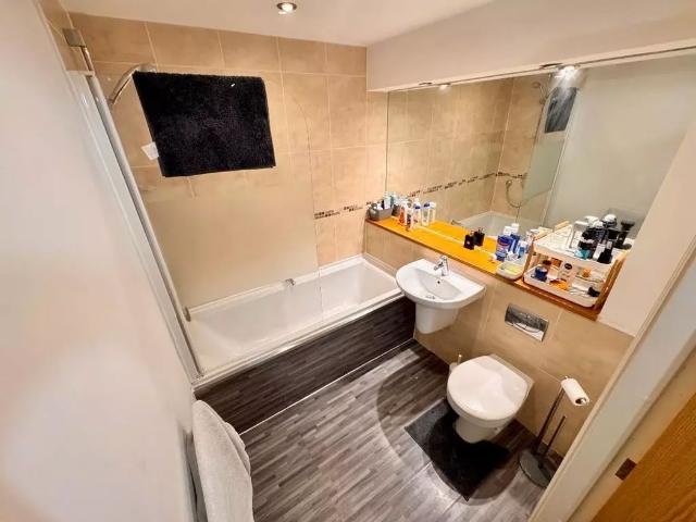 Flat for sale in Moses Gate, Lee Bank