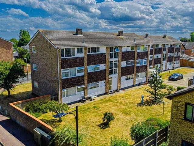 Flat for sale in North Shoebury, Alton Barnes