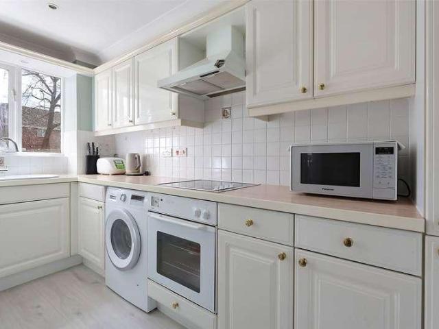 Flat for sale in Pachesham Park, Surrey