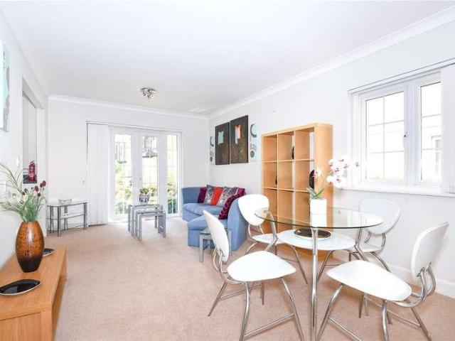 Flat for sale in Cowley Marsh, The Slade