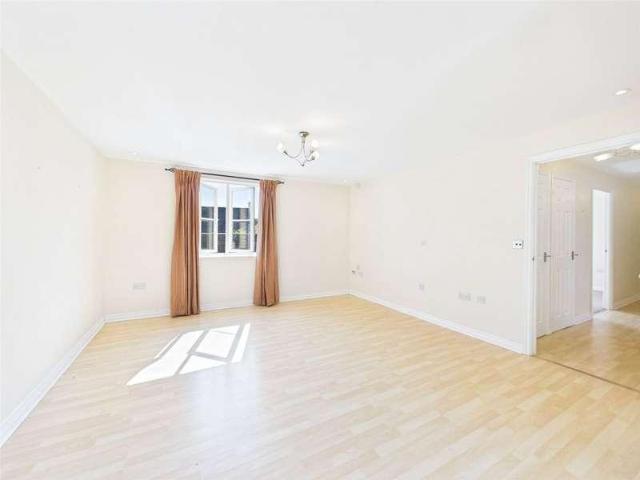 Flat for sale in Madley Park, Black Bourton