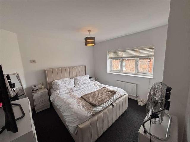 Flat for sale in Oad Street, Kent
