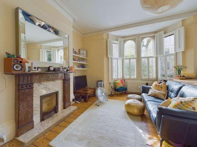 Flat for sale in Aldrington