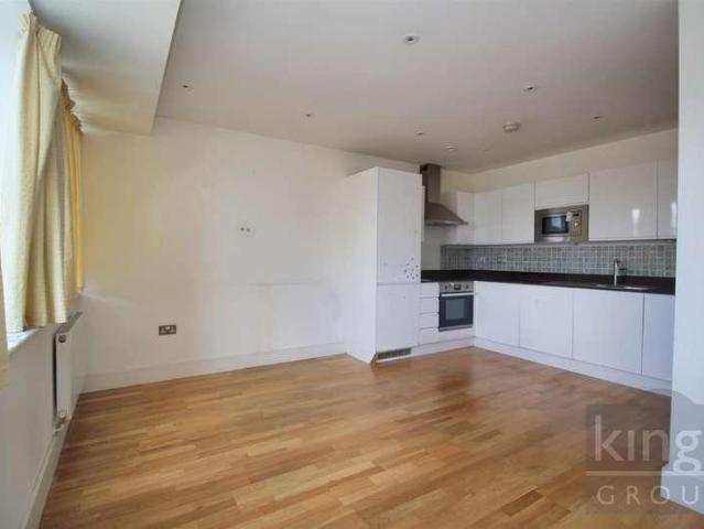 Flat for sale in Broxbourne, Hertfordshire