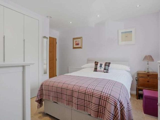 Flat for sale in Canonmills, Scotland