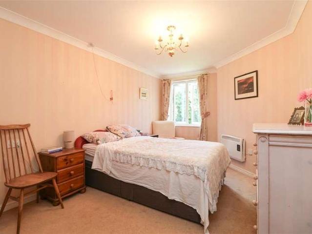 Flat for sale in Highwood, Horsham