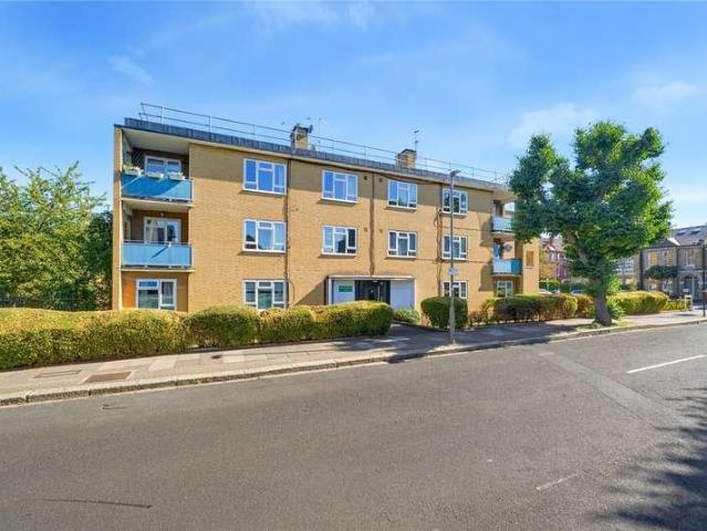 Flat for sale in London Borough of Wandsworth, Greater London