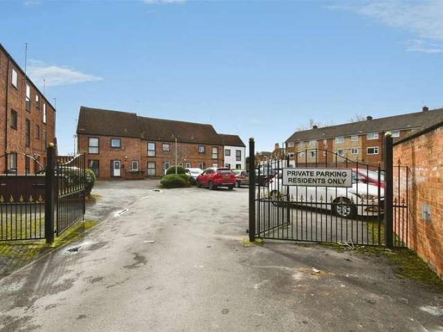 Flat for sale in Cottingham, East Riding Of Yorkshire