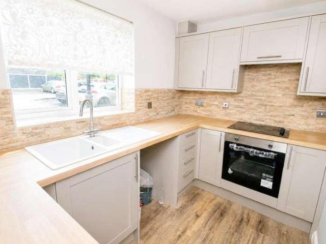 Flat for sale in Cherry Orchard, Fold Hill