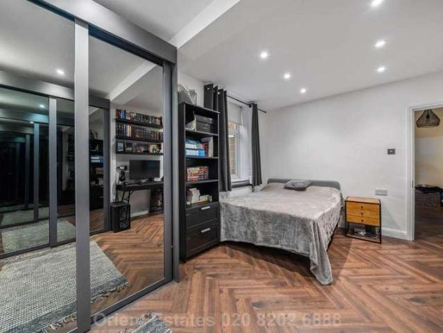 Flat for sale in London Borough of Barnet, Greater London