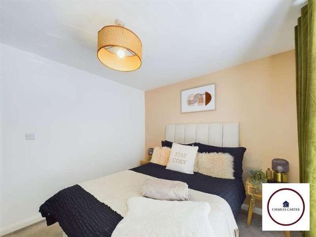 Flat for sale in Tewkesbury, Pamington