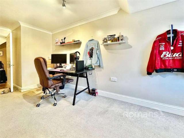 Flat for sale in Little Sandhurst