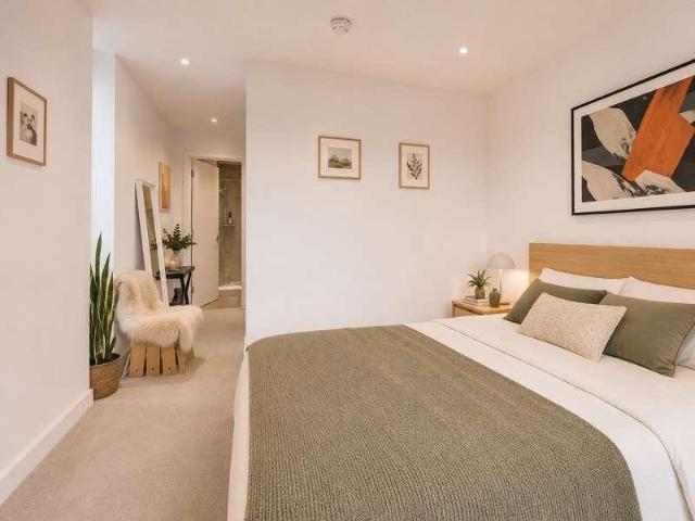 Flat for sale in Woodberry Down, Stamford Hill