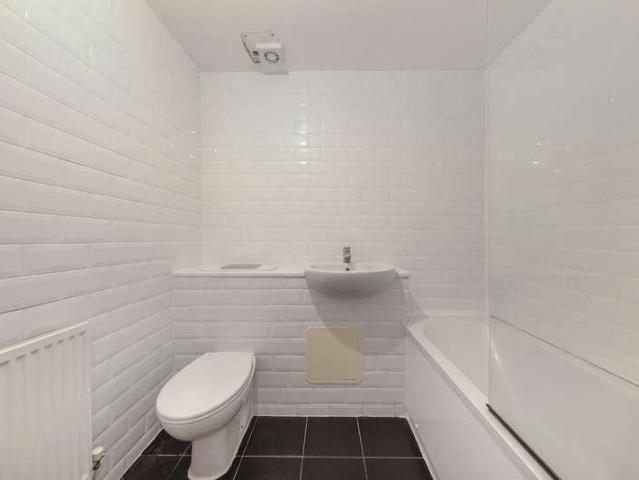 Flat for sale in London Borough of Croydon, Greater London
