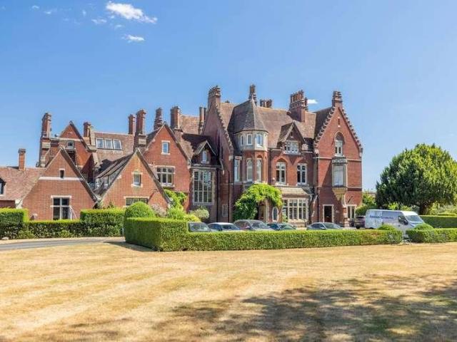 Flat for sale in Burnham, Swallow
