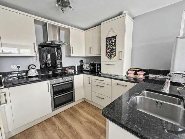 Flat for sale in Tricketts Cross, Ferndown