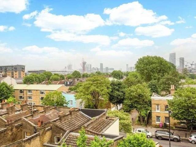 Flat for sale in Bromley-by-Bow, Bow