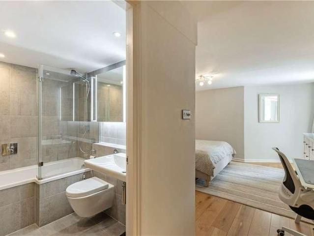 Flat for sale in Bermondsey, Greater London