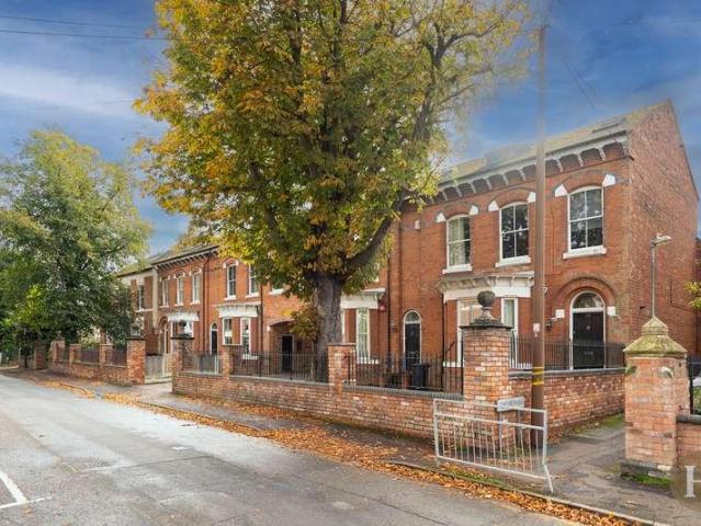 Flat for sale in Metchley, Birmingham