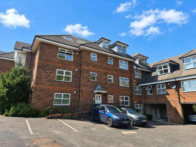 Flat for sale in High Barnet, Greater London