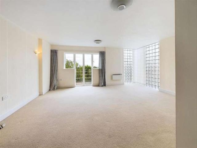Flat for sale in Greater London