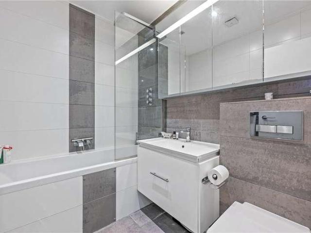 Flat for sale in Bayswater, Greater London