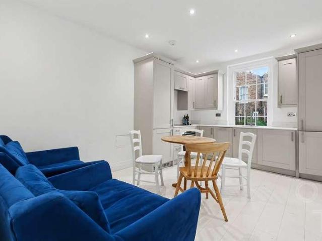 Flat for sale in Kentish Town, Greater London