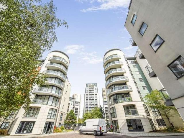 Flat for sale in Brentford, London Borough of Hounslow