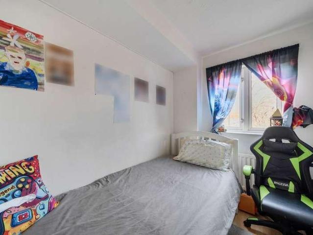 Flat for sale in Blackhills, Surrey
