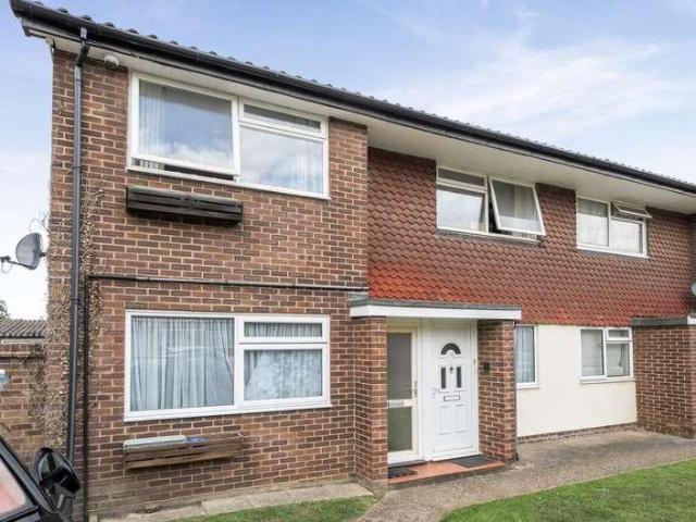 Flat for sale in Wallington, Greater London