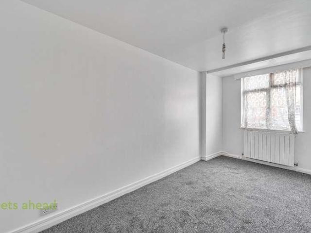 Flat for sale in London Borough of Croydon, Thornton Heath