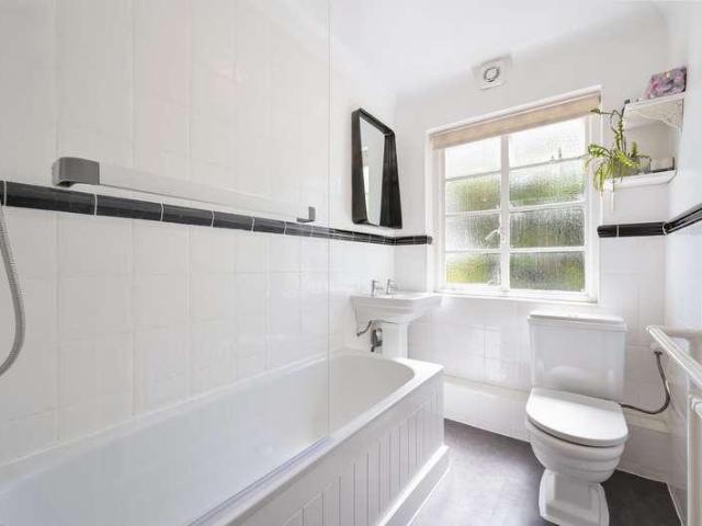 Flat for sale in Surbiton, Greater London